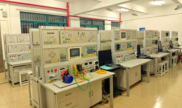 智能制造專業(yè)與實(shí)訓(xùn)室 智能工廠的核心培訓(xùn)基地與網(wǎng)絡(luò)技術(shù)服務(wù)